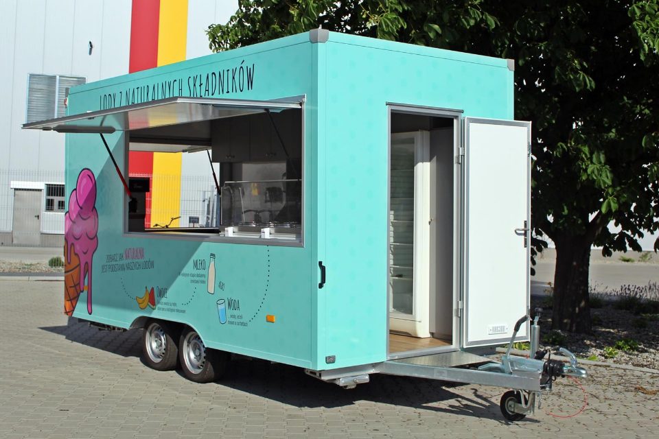KARELLO4-przyczepa-gastronomiczna-z-wyposazeniem-lodziarnia-4m