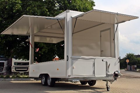 KARELLO-4-poszerzana-przyczepa-gastronomiczna-klapy