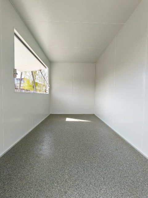 budget-400-4-wnetrze-plaska-podloga-szara