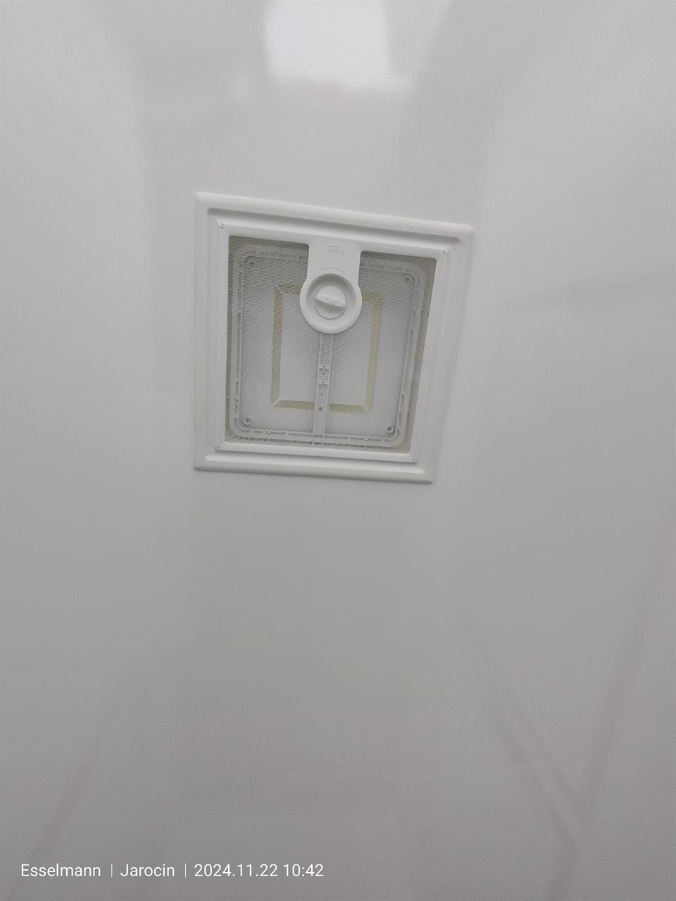 Wywietrznik dachowy w przyczepie gastronomicznej