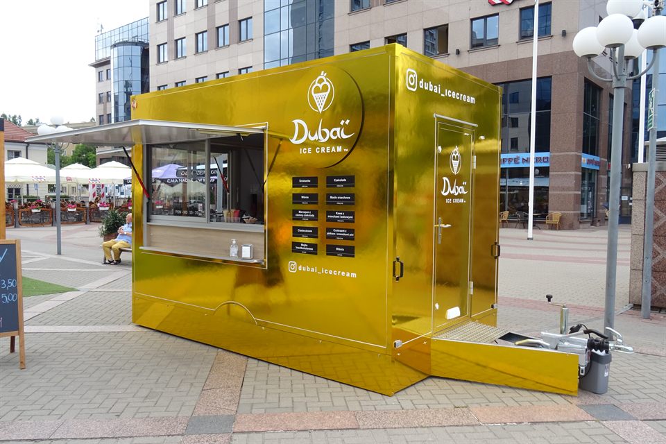 Dubai Ice Cream: złota przyczepa lodziarni w centrum miasta – zdjęcie 1